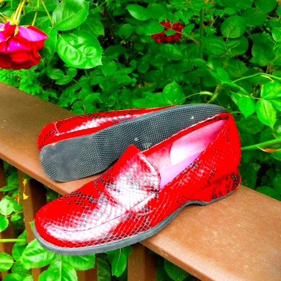 Snake Skin Inspired Leather Loafers - Picture 8 of 8